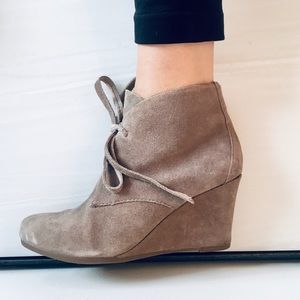 Dolce Vita Wedge Bootie size: 6.5 M